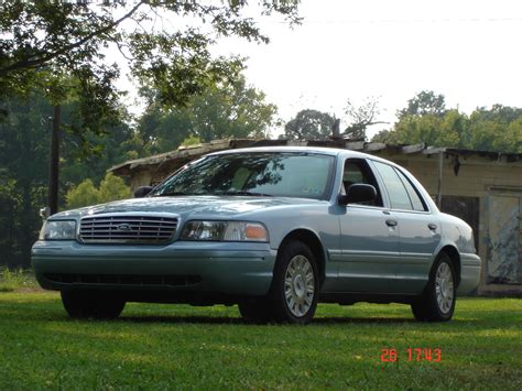 Ford Crown victoria 2005 photo