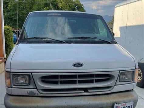 Ford E-150 1998 photo