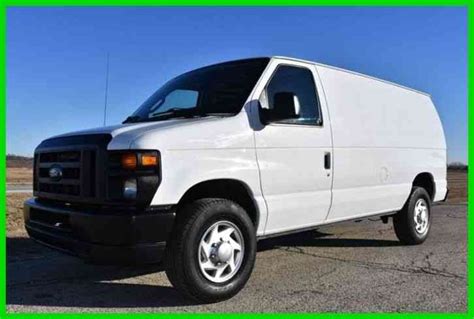 Ford E-250 2012 photo