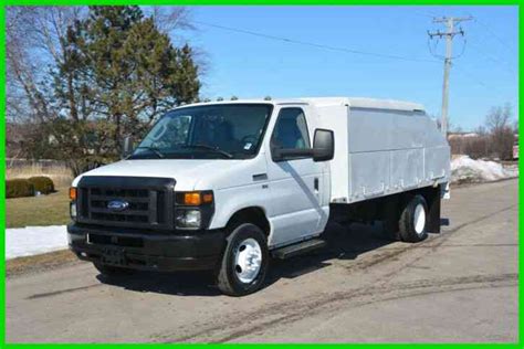 Ford E-450 2011 photo