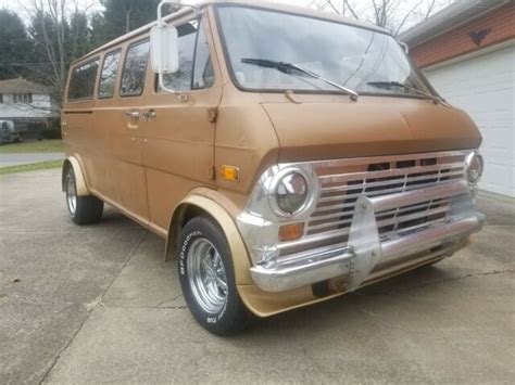 Ford E100 1984 photo