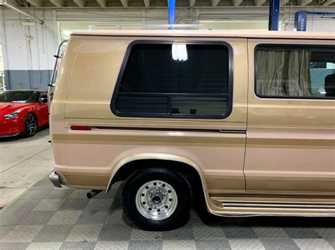 Ford E150 1987 photo