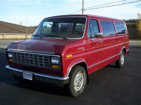 Ford E150 1988 photo