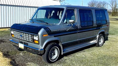 Ford Econoline 1986 photo