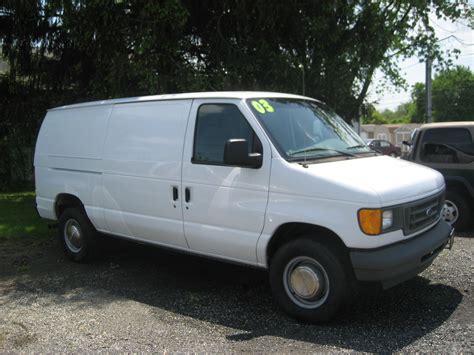 Ford Econoline 2003 photo