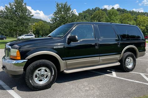 Ford Excursion 2001 photo