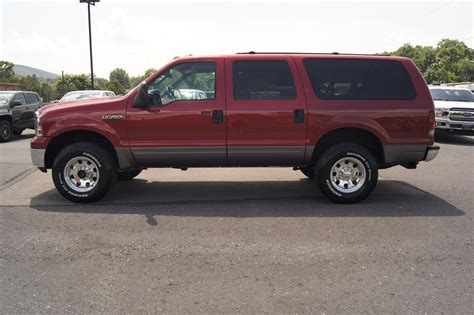 Ford Excursion 2005 photo