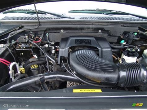 Ford Expedition 2000 engine