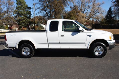 Ford F-150 2000 photo