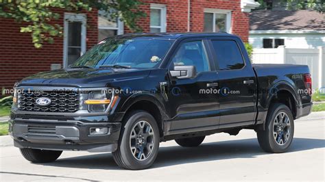 Ford F-150 photo