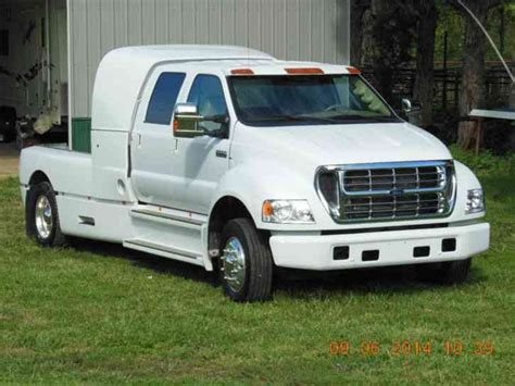 Ford F-650 2001 photo