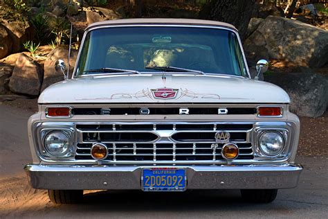 Ford F100 photo