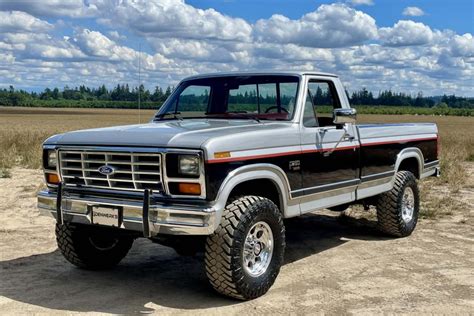 Ford F250 1985 photo