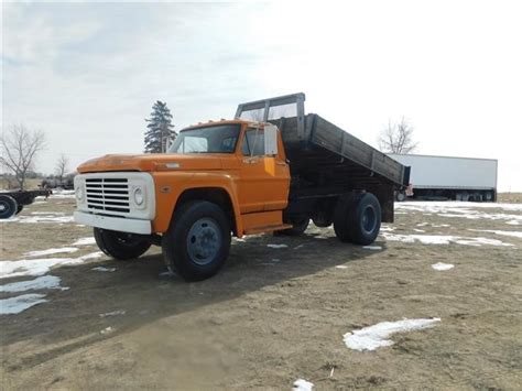 Ford F700 1971 photo