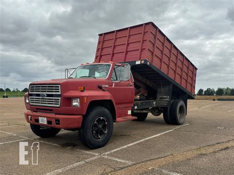 Ford F700 1987 photo