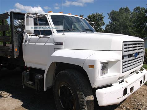 Ford F700 photo