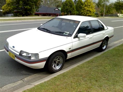 Ford Falcon 1988 photo