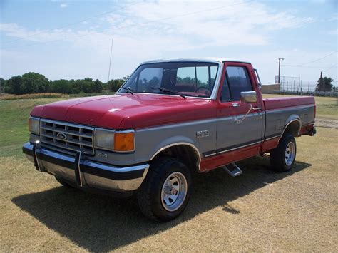 Ford Lariat 1988 photo