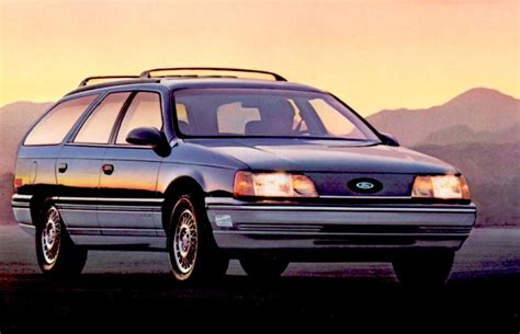 Ford Taurus 1985 photo