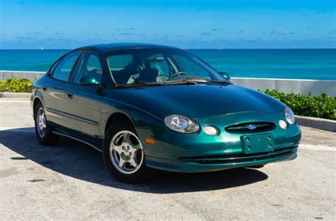 Ford Taurus 1997 photo