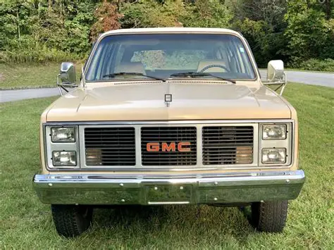 photo of Gmc C2500 suburban car production