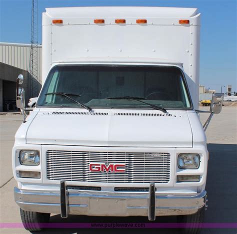 photo of Gmc G3500 car production