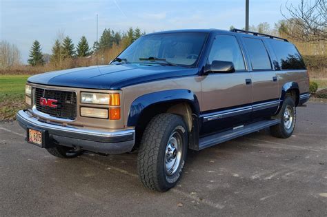 Gmc Suburban 1995 photo