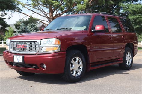 Gmc Yukon denali 2002 photo