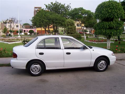 Hyundai Accent 1995 photo