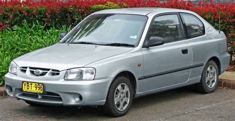 Hyundai Accent 2001 photo