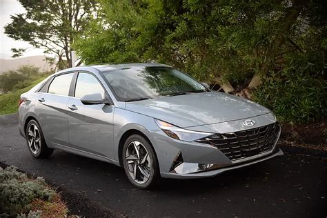 photo of Hyundai Elantra hev car production