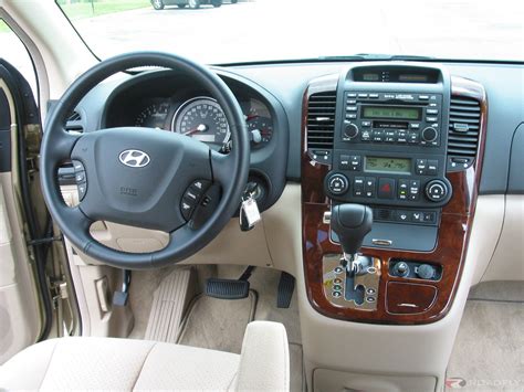 photo of Hyundai Entourage car production