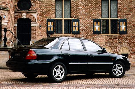 Hyundai Sonata 1996 photo