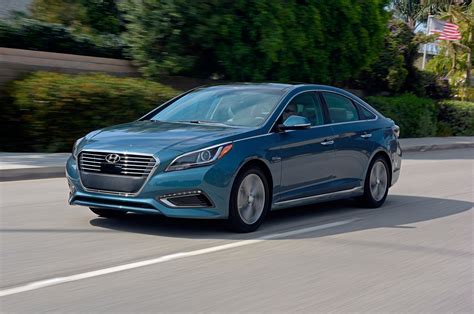 Hyundai Sonata plug-in hybrid photo