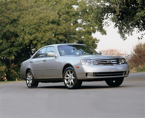 Infiniti M 2004 photo