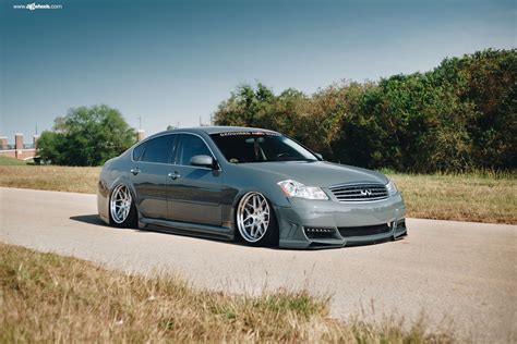 photo of Infiniti M35 car production