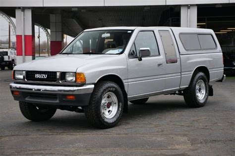 Isuzu Pickup truck 1988 photo