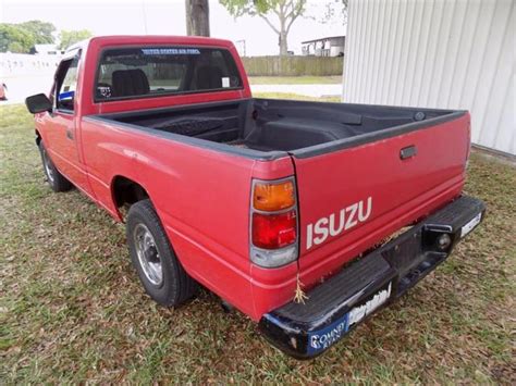 Isuzu Pickup truck 1990 photo