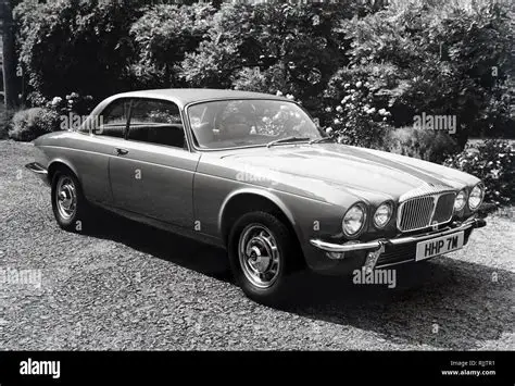 photo of Jaguar Sovereign car production