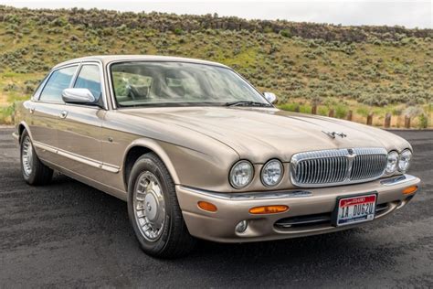 Jaguar Vanden plas 1998 photo