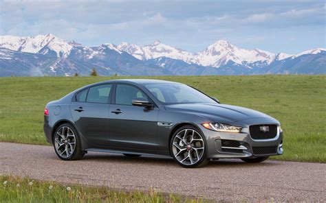 Jaguar Xe 2018 photo