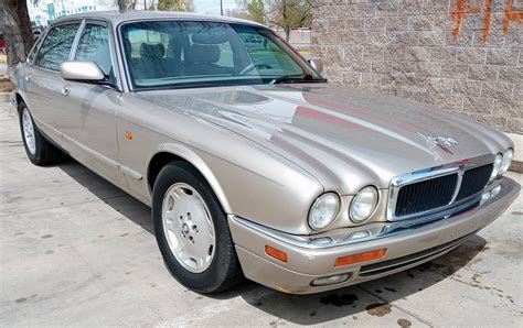 photo of Jaguar Xj6l car production