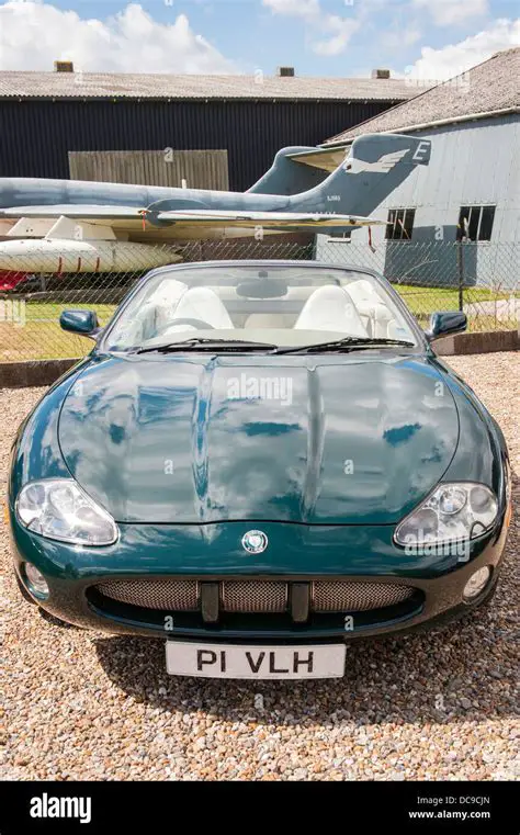 Jaguar Xk8 sports photo