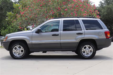 Jeep Laredo 2001 photo