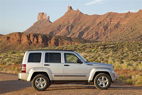 Jeep Liberty 2011 photo