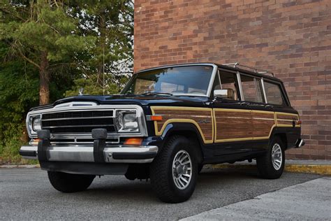 Jeep Wagoneer 1990 photo