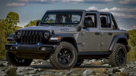 photo of Jeep Wrangler 4-dr 4x4 car production