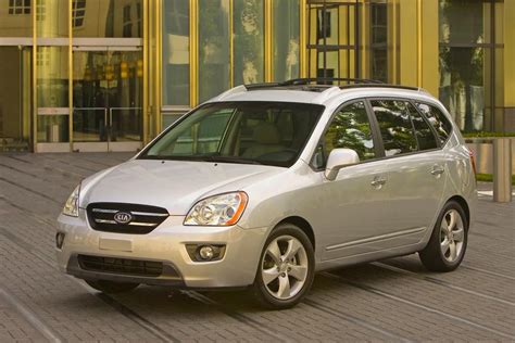 Kia Rondo 2010 photo