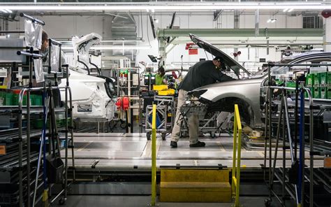 photo of Lexus Es car production