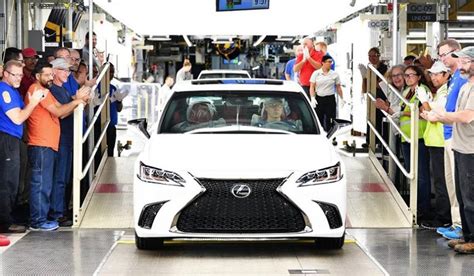 photo of Lexus Es300 car production